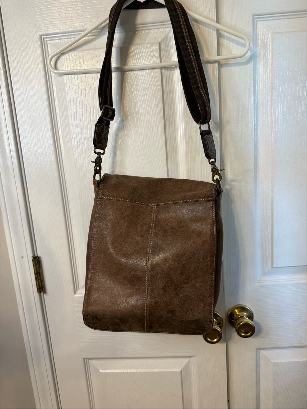 Gun Tote’n Manma Everyday Brown Leather Conceal Carry Messenger Bag